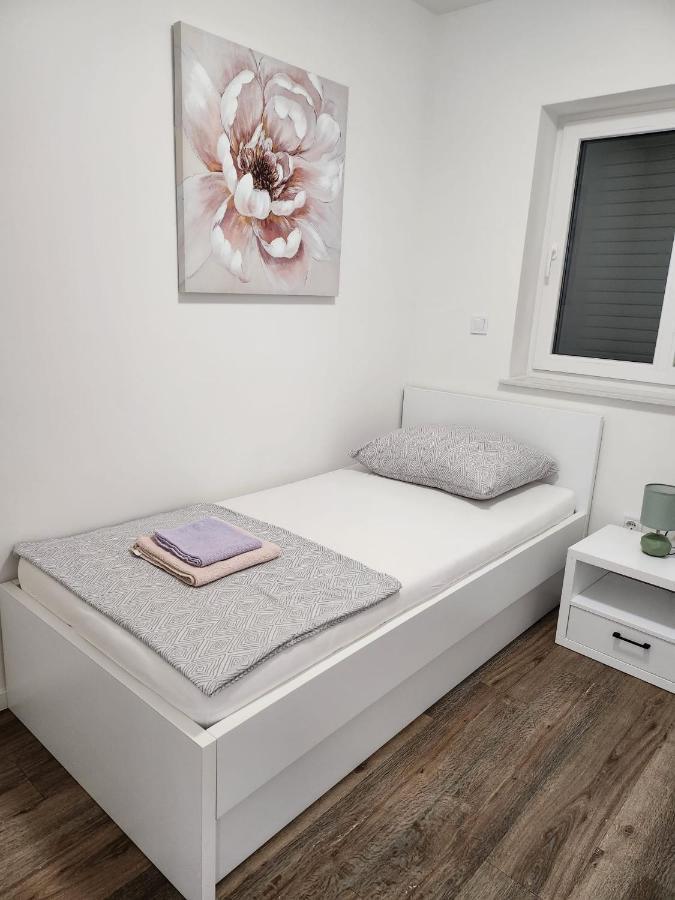 Apartmani M&L I M&J Malinska Εξωτερικό φωτογραφία